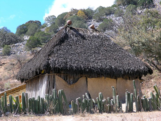 Thatched hut with traditional pots on top; San Miguel Piedras, Distrito de Nochixtlán, Región Mixteca, Oaxaca, Mexico