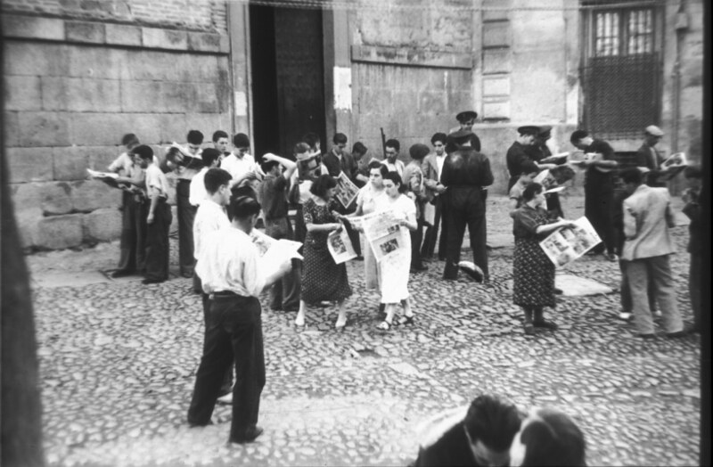 Plaza de San Vicente de Toledo durante la guerra civil, asedio del Alcázar, verano de 1936. Fotografía de Santos Yubero © Archivo Regional de la Comunidad de Madrid, fondo fotográfico