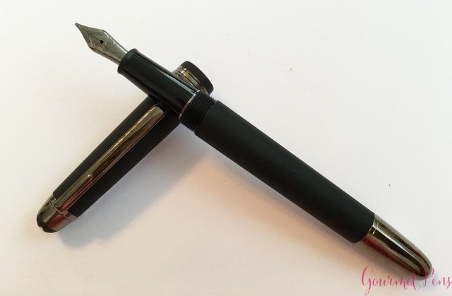 Review Montblanc Meisterstück Classique Ultra Black Fountain Pen @couronneducomte @Montblanc_World18
