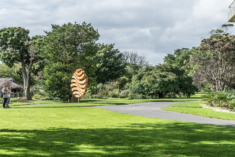 WORLD WAVES BY CONLETH GENT AND PAUL FLYNN [SCULPTURE IN CONTEXT AT THE BOTANIC GARDENS SEPTEMBER 2016]-120823