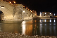 Puente de Piedra de noche