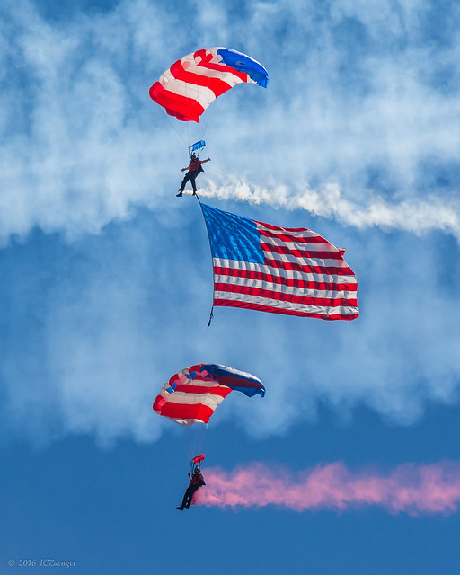EAA Patriot Parachute Team Sun 03b