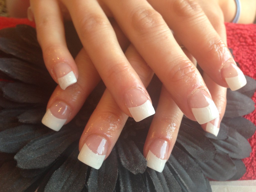 nail design in white tips