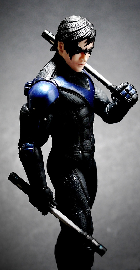 nightwing arkham city statue