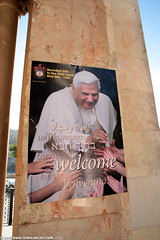 IL09 2089 Pope Benedict XVI promo poster, Church of All Nations, Mount of Olives, Jerusalem ירושלים