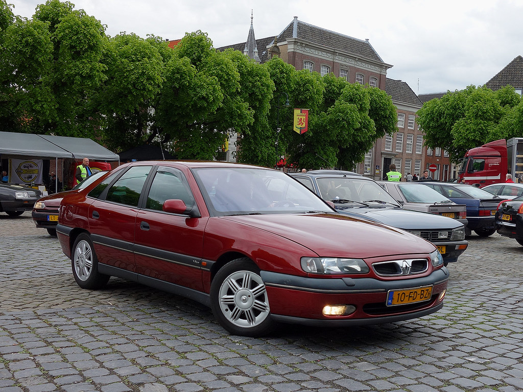 Рено сафран. Рено Шафран 2000. Renault Safrane 1999. Renault Safrane 1.