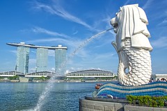 Merlion with Marina Bay Sands hotel and casino in Singapore