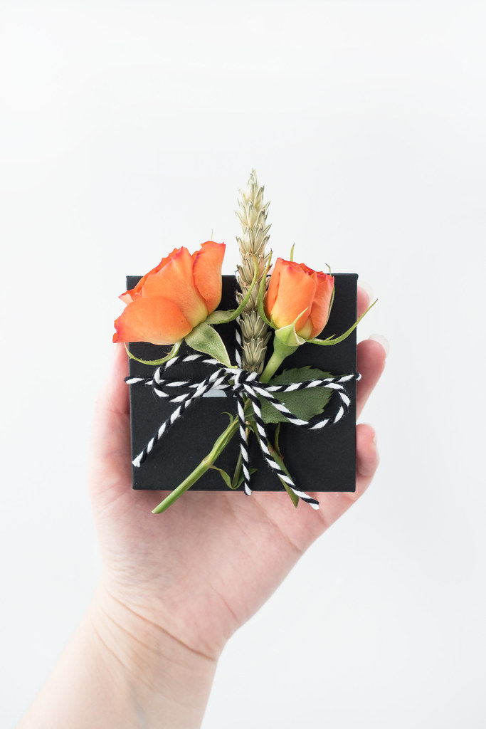 Gift Wrapping With Flowers