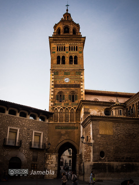 Torre de la Catedral de Sta. Mª de Mediavilla - Teruel .jpg