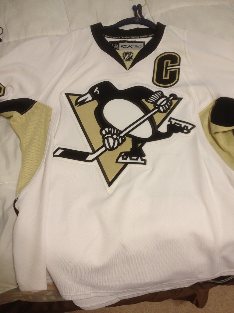 penguins new road jersey