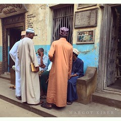#Lamu old town #streetphotography #kanzu #islam #swahili #mensfashion #unesco #kenya #instastreetphoto #alleys #gossip #habari #unescoworldheritage