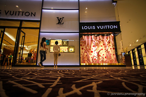 Louis Vuitton Dubai Mall | using tokina 11-16 f2.8 and canon… | Flickr