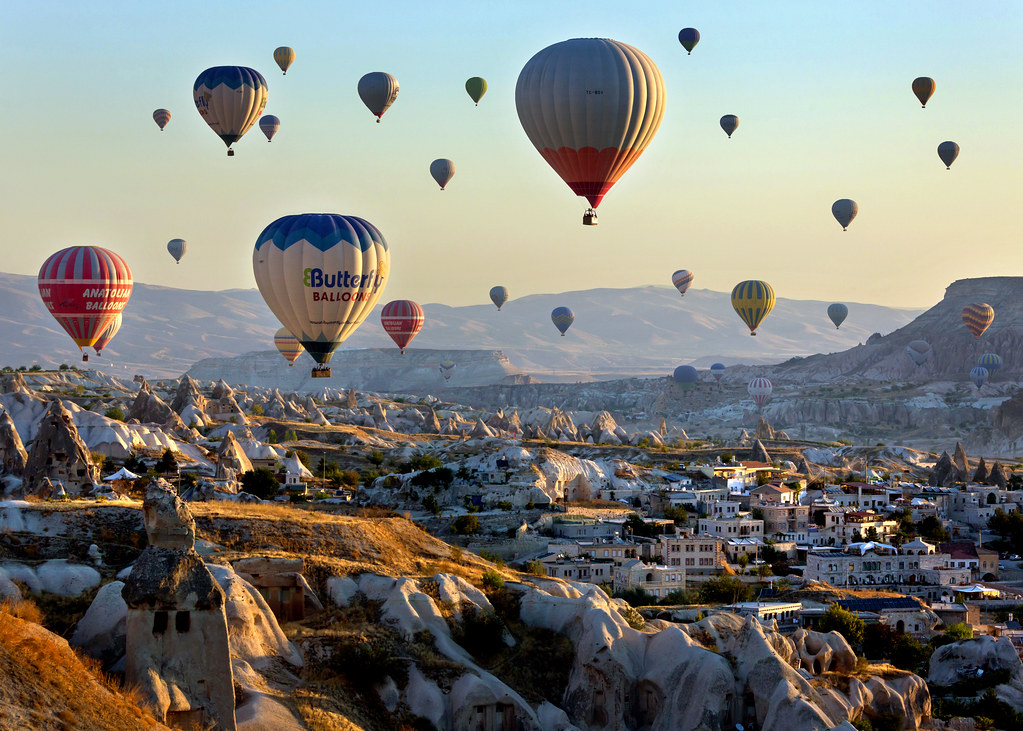 Balloons above Cappadocia | Every morning at sunrise, about … | Flickr