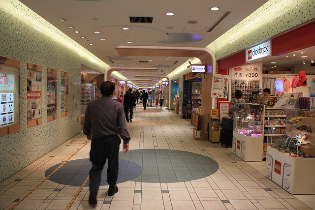 Shopping area in Tōkyō Station