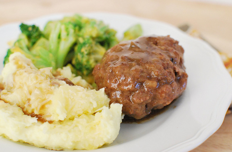 Slow Cooker Salisbury Steak - easy, kid-friendly meal! Ground beef patties with a delicious creamy gravy!