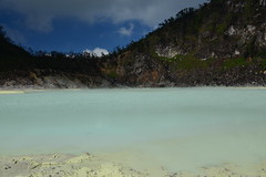 White Crater Sulfur Lake