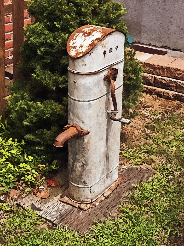 Old Hand Crank Water Pump Jesse James House St Joseph M Flickr   8328063724 00f4e69cc5 B 