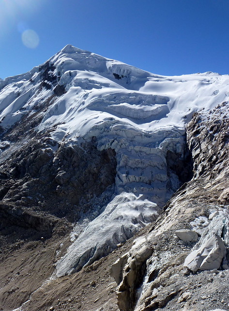 Nevado Ishinca 5530m et sa langue glacière
