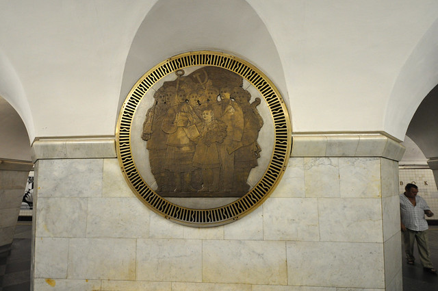 Bronze medallions depicting Ukranian/Soviet history - Vokzalna metro station