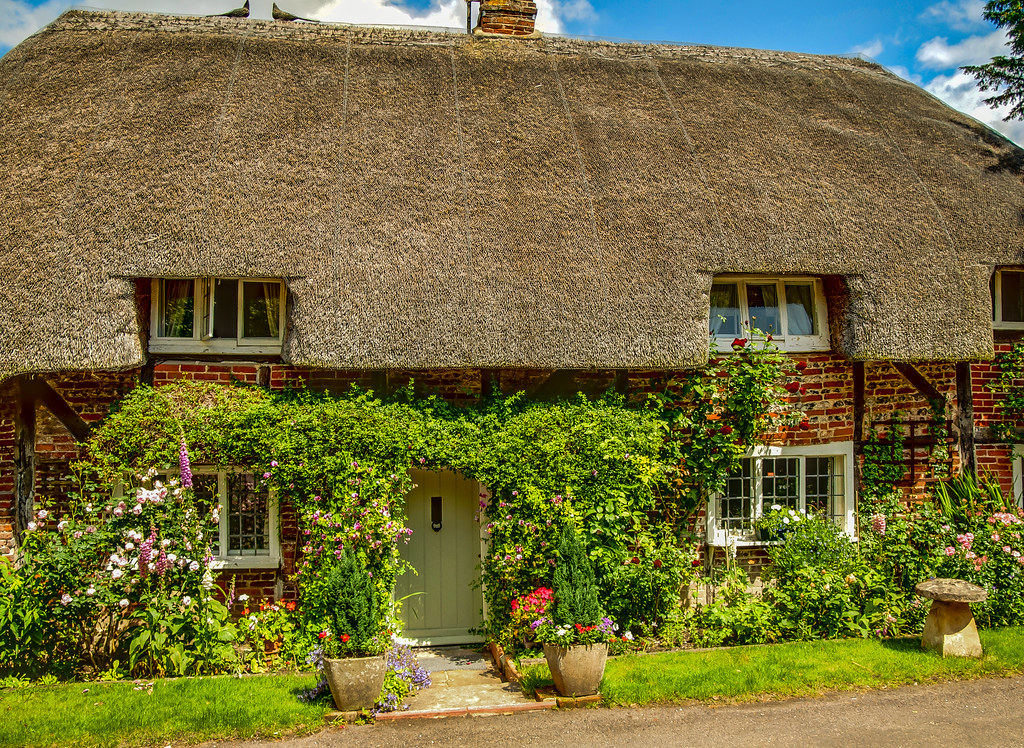 A thatched cottage in Nether Wallop, Hampshire | Anguskirk | Flickr