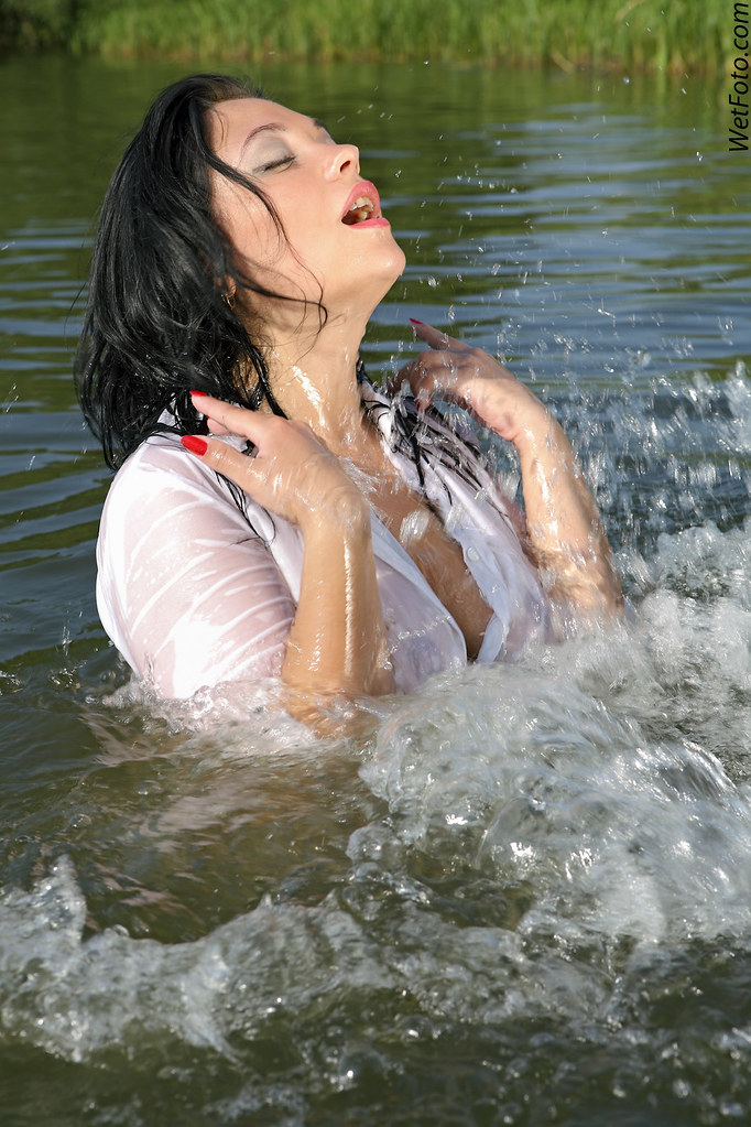 Free Video Clips Of Women Clothed In Water 94