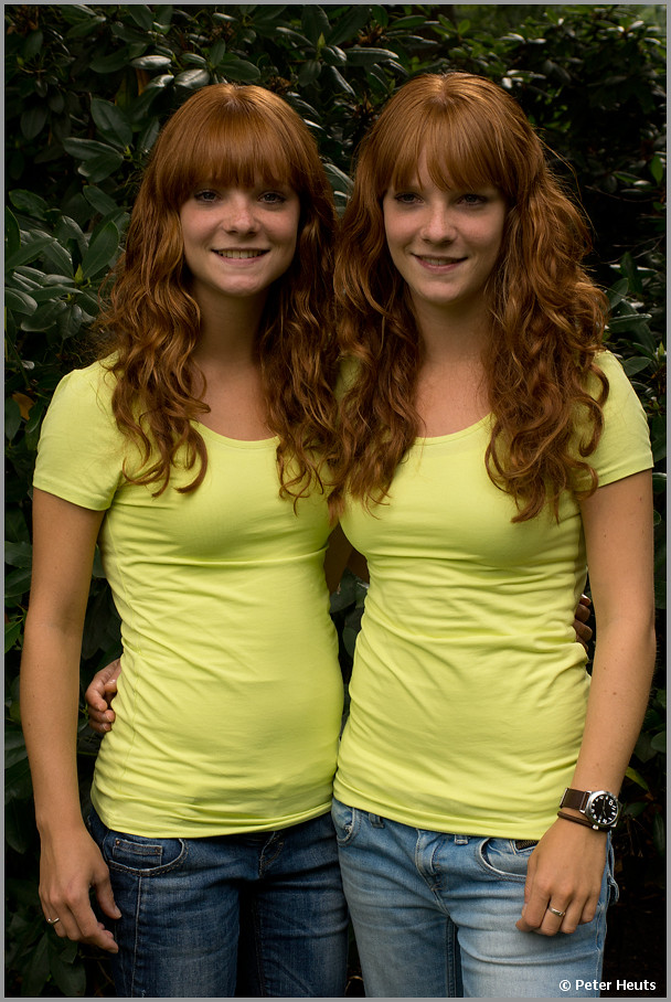 Рыжую сестренку. Рыжие близняшки. Актрисы Близнецы. Рыжие двойняшки. Рыжие девушки близняшки.
