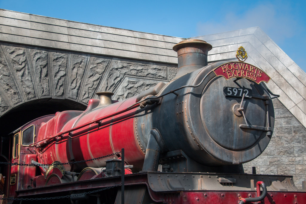 Hogwarts Express | The Hogwarts Express parked at Hogsmeade … | Flickr
