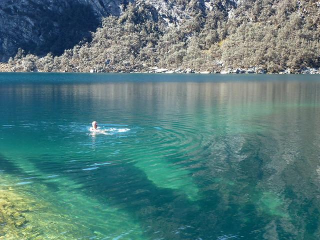 Guillaume (29) swimming in Lago Churup at 4485m !!!