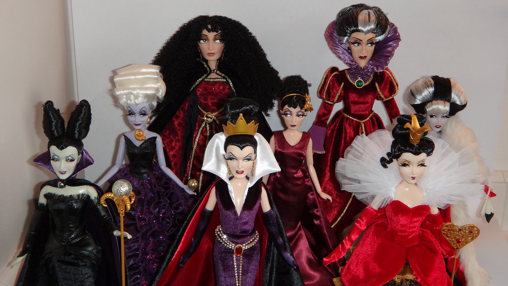 Disney Villains Designer Collection Dolls and 17'' LE Vill
