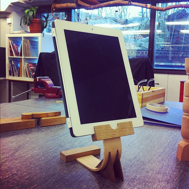 iPad stand - v1.0 #wood #woodworking #design #create #build #trä # 