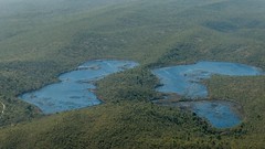 L'île de Fraser possèdent une dizaine de lac d'eau douce, formé par la rétention d'eau de pluie