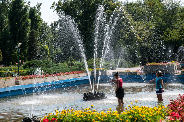 Bucharest, fountain, girl, Herastrau Park, Lens Nikon 16-85mm f-3.5-5.6G ED VR DX AF-S Nikkor, Romania, water.jpg