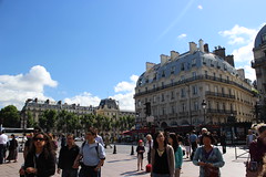 Place Saint-Michel - the meeting point for Sandeman's New Paris Free Tour