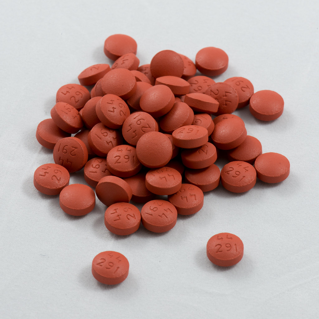 Pile of Ibuprofen tablets | 200 mg generic Ibuprofen from Sa… | Flickr