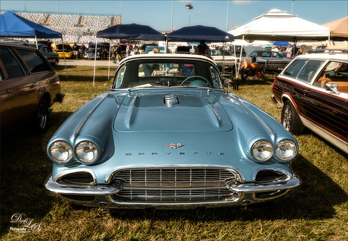 Image of old blue corvette using On1 Effects
