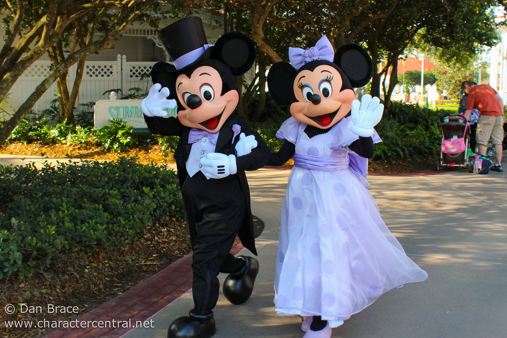 Mickey and Minnie Mouse dress up for Easter | Disney's Grand… | Flickr