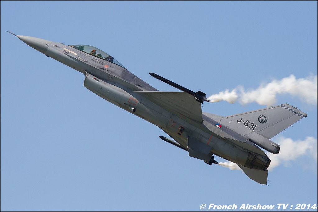 F-16 Demo Team RNLAF AIR14 Payerne 2014 Canon Sigma France contemporary lens 