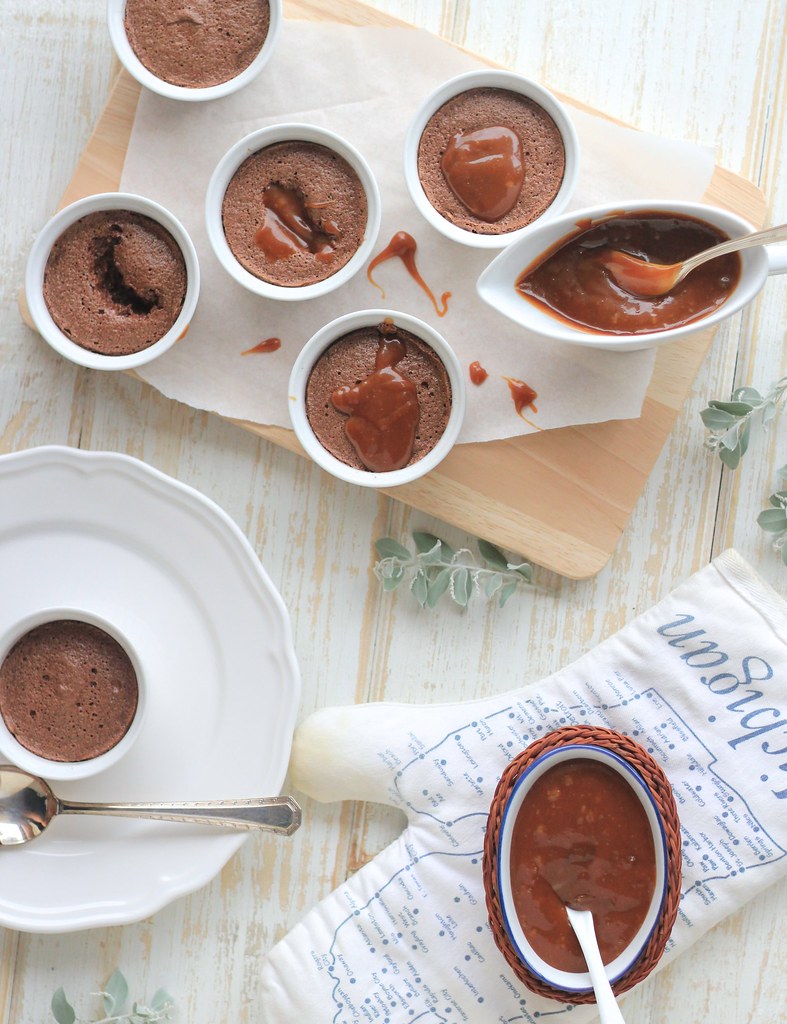 receita de sufle de chocolate com calda de caramelo