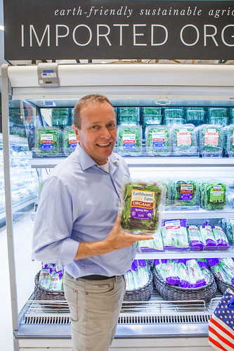 FAS Administrator Phil Karsting showing U.S. organic produce