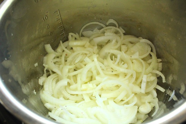 Can You Make Caramelized Onions in a Pressure Cooker? Suzie The Foodie tries to in her Instant Pot!