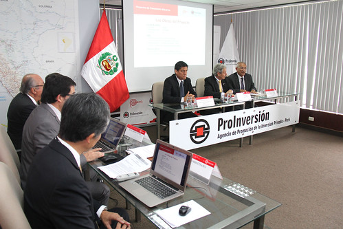 Sr. Javier Correa Merchan Director de Promoción de Inversiones de ProInversión; Sr. Gustavo Villegas, Secretario General (e) de ProInversión y el Sr. Anibal del Águila, Jefe de proyecto en temas de Transmisión eléctrica de ProInversión