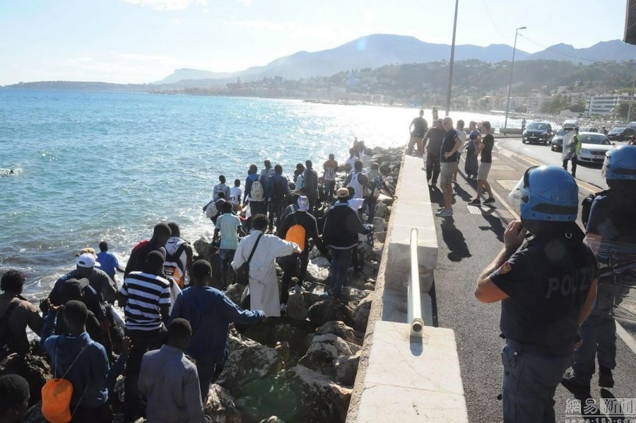 300 refugees from Italy jumped into fleeing to France