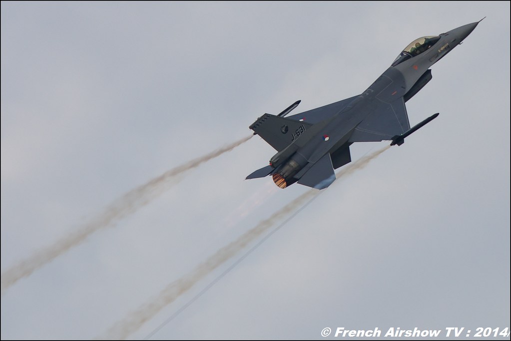 F-16 Demo Team RNLAF AIR14 Payerne 2014 Canon Sigma France contemporary lens 
