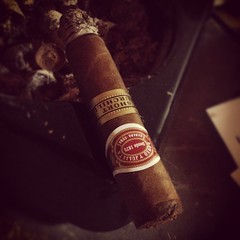 The choice for the evening #cigar #cubancigar #habana #cigarians #cigarlife #cigarporn #cigarrprat #cigaraficionado #cuba #ryj #shortchurchill #botl #sotl #scm #swedishcigarmaffia #nowsmoking #gcs #51