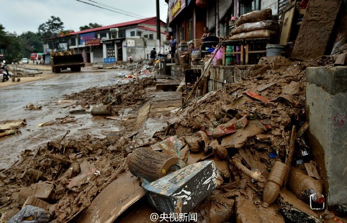 Tai Yin village, xingtai floods: junk, the river narrows