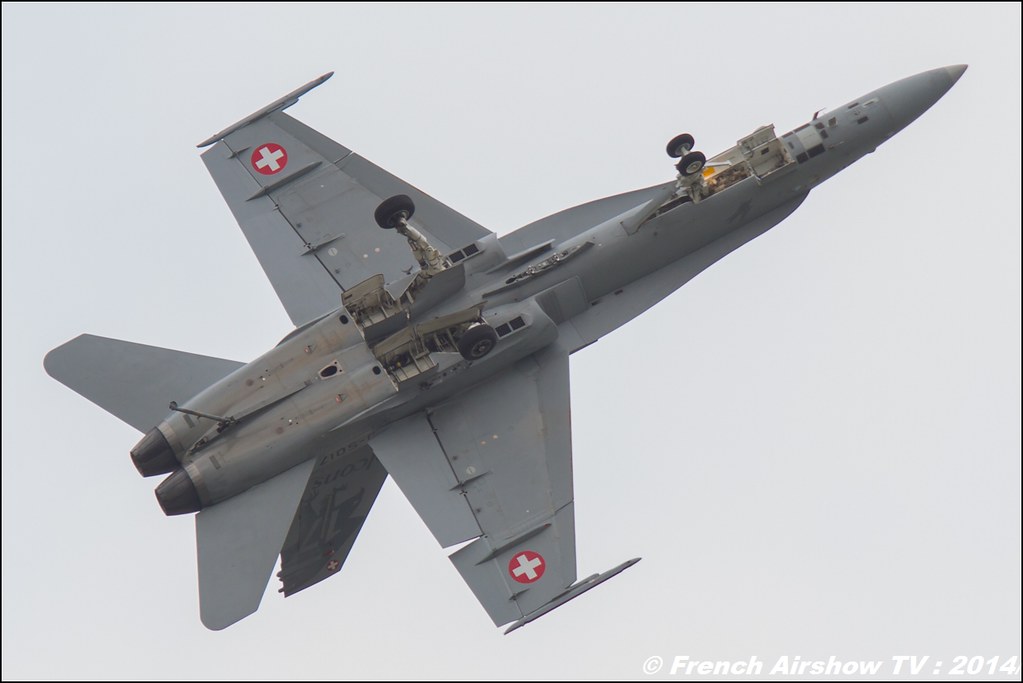 Swiss Hornet Display Team , F/A 18 Hornet , Forces Aériennes Suisse F18 Hornet aerobatic , AIR14 Payerne , suisse , weekend 1 , AIR14 airshow , meeting aerien 2014 , Airshow