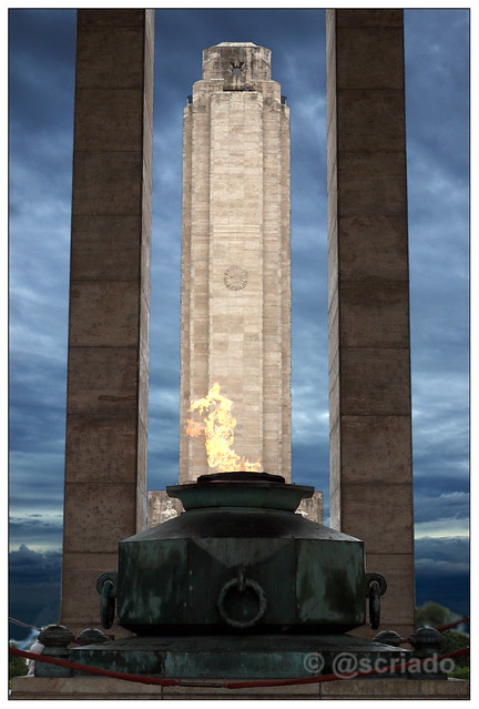 Monumento Histórico Nacional a La bandera - Llama votiva