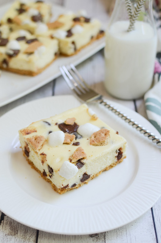S'mores Cheesecake Bars - delicious chocolate chip cheesecake bars topped with marshmallows, graham crackers, and Hershey's bars! 