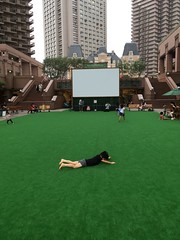 恵比寿ガーデンプレイスの人工芝広場 2016.7