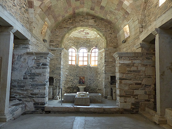 le baptistère de la basilique de Paros